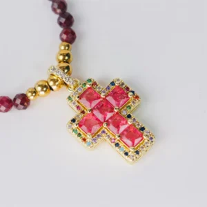 Collar cruz de granate