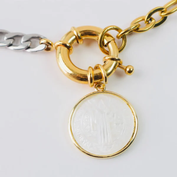 Collar bitono San Benito de Madre perla - Imagen 3