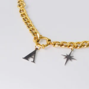 Collar con inicial y estrella