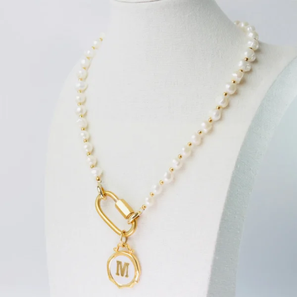 Collar de perlas con inicial de madre perla - Imagen 3