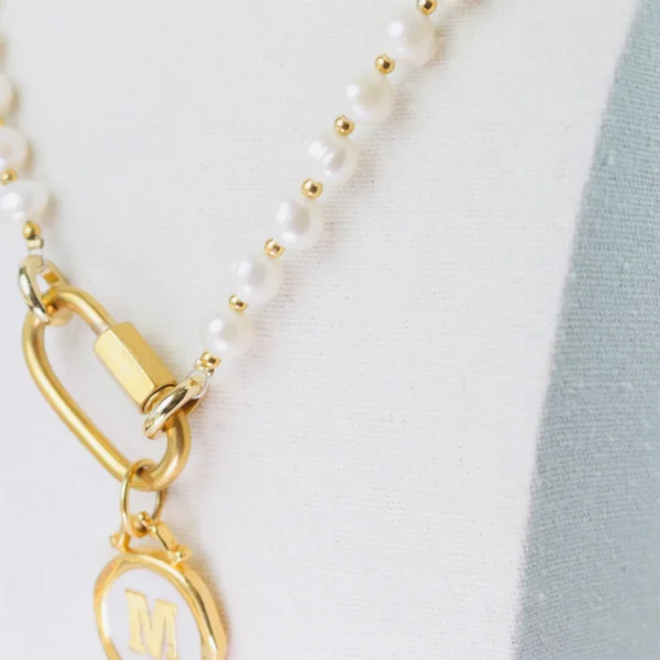 Collar de perlas con inicial de madre perla - Imagen 2