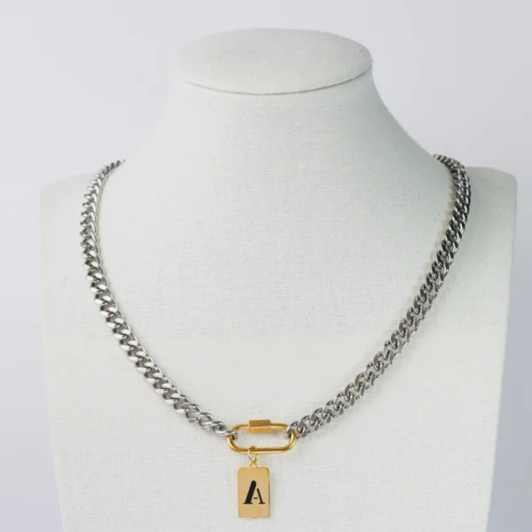 Collar bitono con inicial etiqueta - Imagen 2