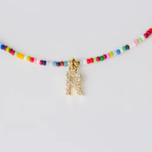 Collar chaquiras con inicial