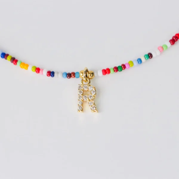 Collar chaquiras con inicial