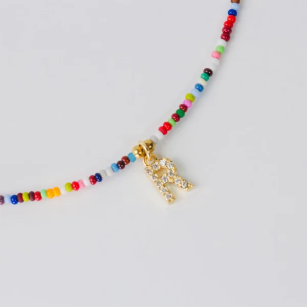 Collar chaquiras con inicial - Imagen 4