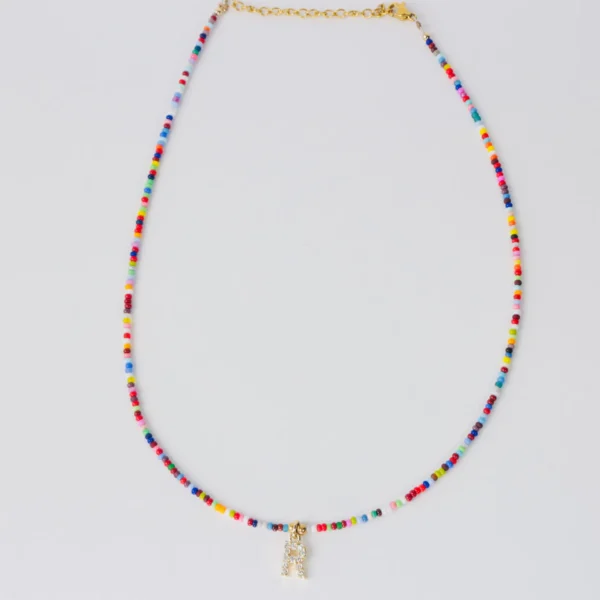 Collar chaquiras con inicial - Imagen 3